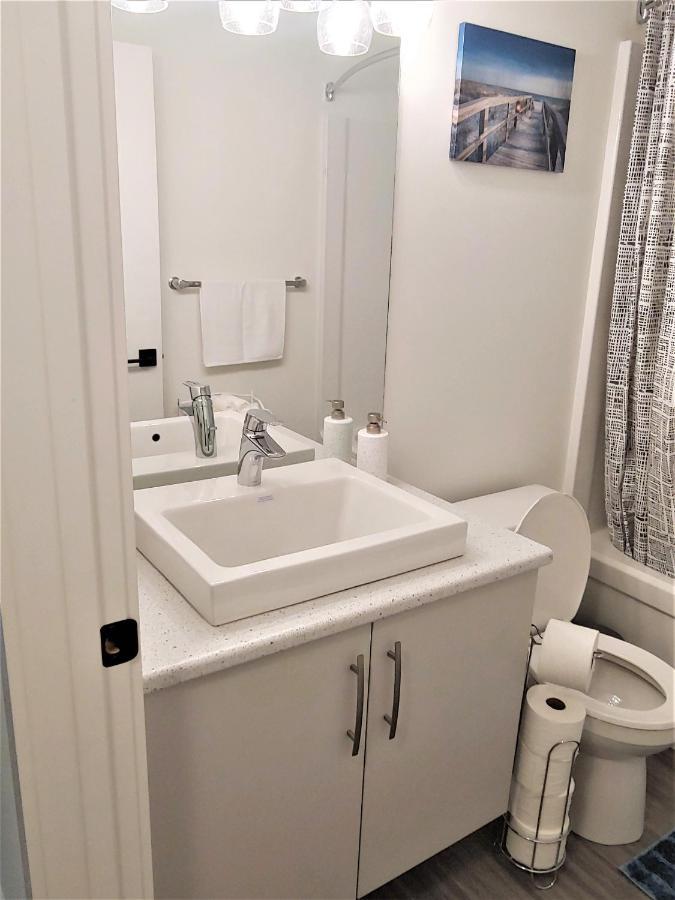 Serene 2 Bedroom Condo With Balcony And Lakeview Winnipeg Kültér fotó