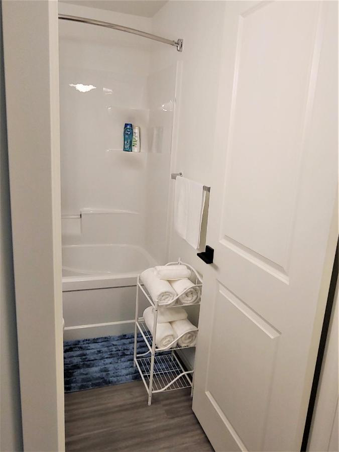 Serene 2 Bedroom Condo With Balcony And Lakeview Winnipeg Kültér fotó