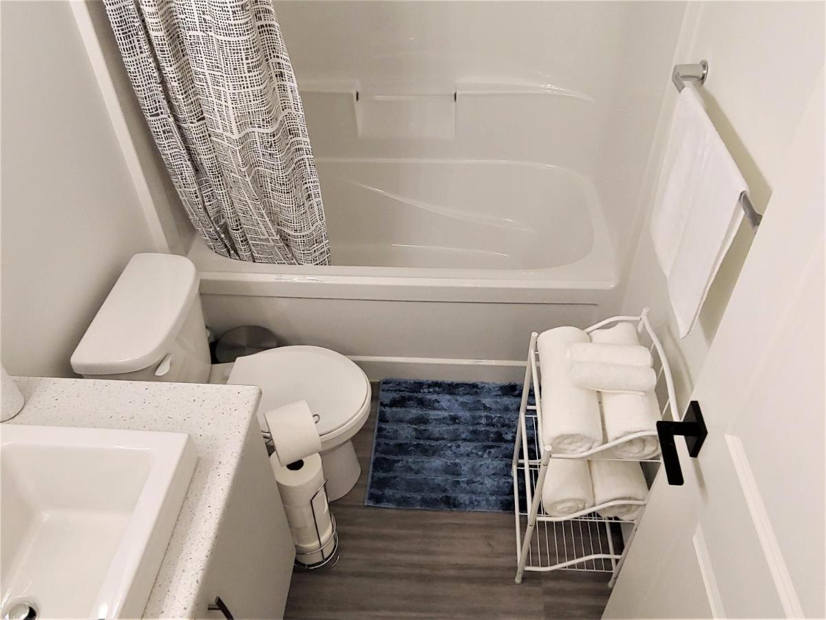Serene 2 Bedroom Condo With Balcony And Lakeview Winnipeg Kültér fotó