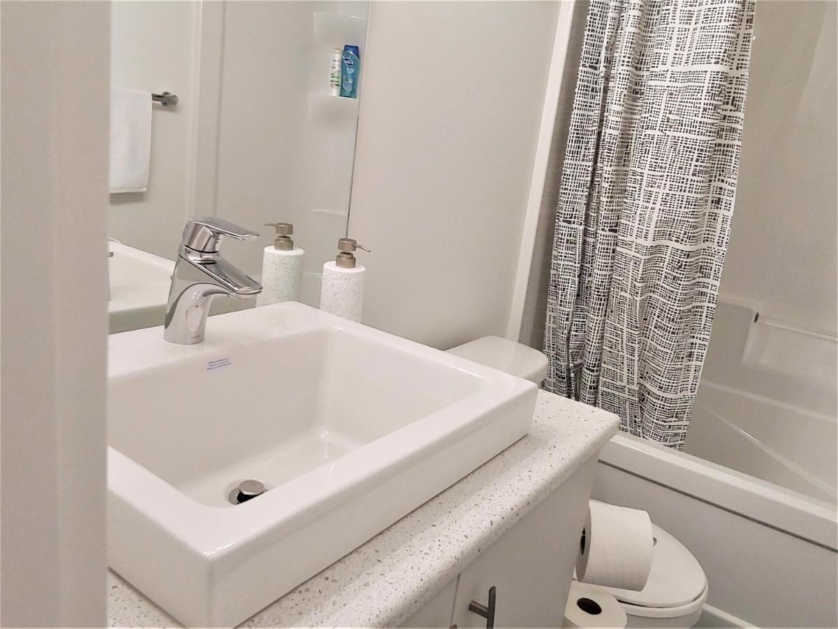 Serene 2 Bedroom Condo With Balcony And Lakeview Winnipeg Kültér fotó